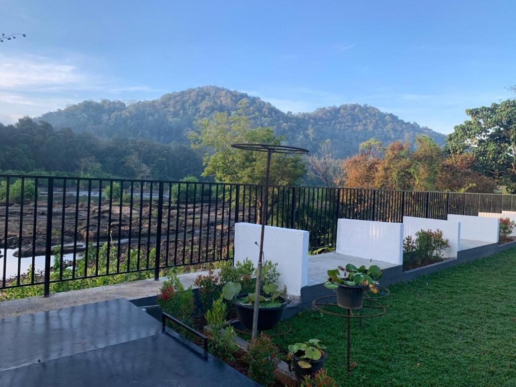 Seeheim Resorts Athirappilly Exterior foto